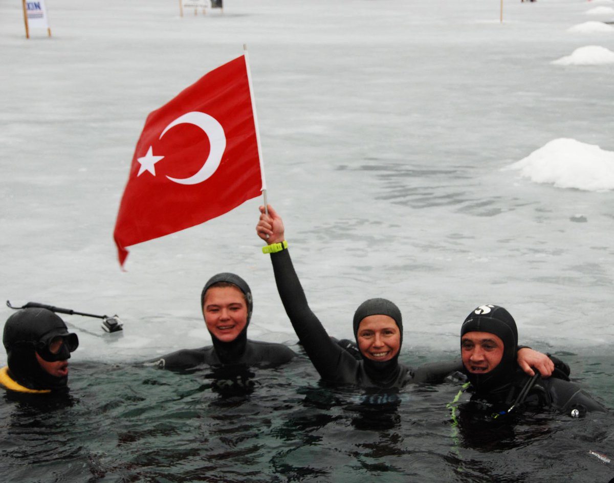 Turska freediverica srušila Guinnessov rekord u ronjenju pod ledom