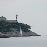 najpoznatiji svjetionik jadrana na otoku sestrica vela, u neposrednoj blizini kornata