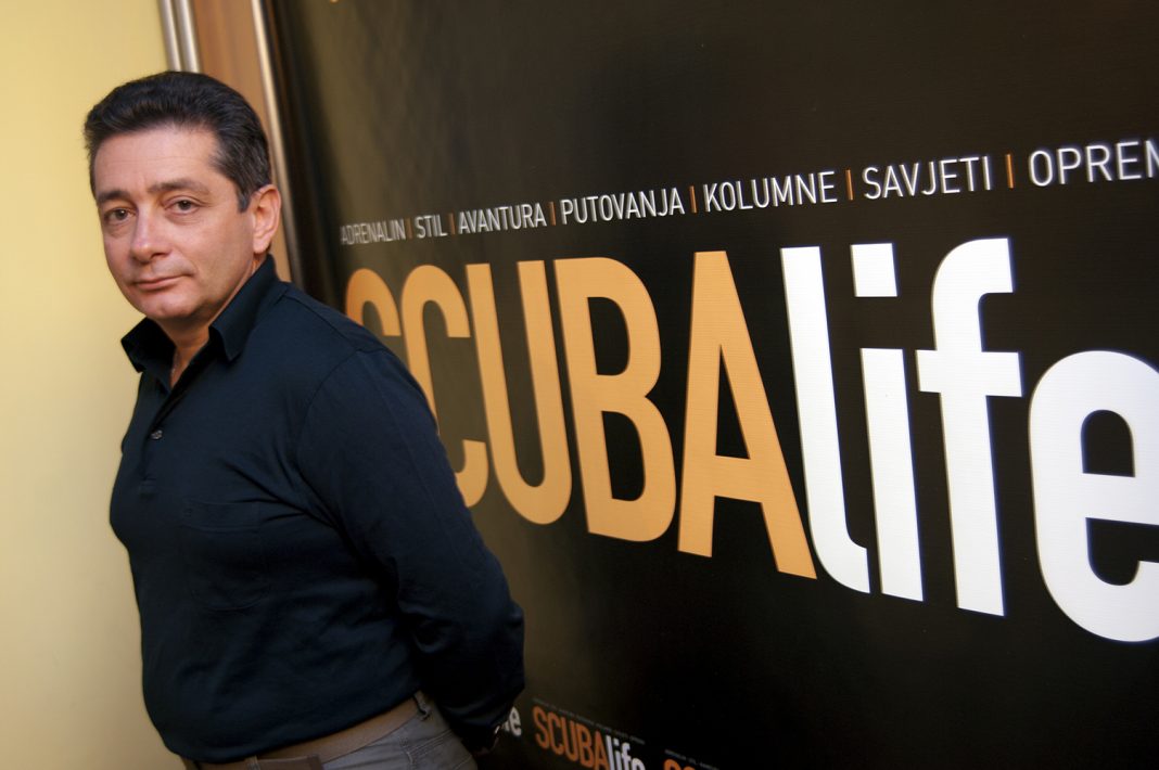 Doktor Mario Franolić je specijalist hitne medicine, liječnik podvodne i hiperbarične medicine, mentor u Zavodu za podvodnu i hiperbaričnu medicinu KBC Rijeka i pročelnik HGSS stanice Pula