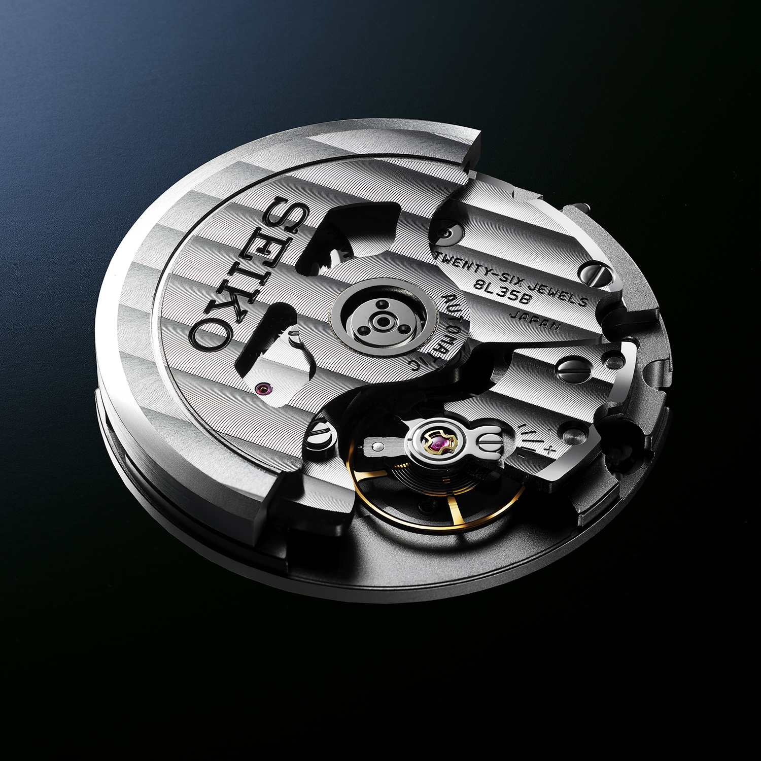 Mehanizam kalibar 8L35 posebno je razvijen za ronilačke satove, a ručno ga sastavljaju Seikovi najvještiji majstori