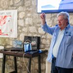 Direktor zaklade RPM Nautical Foundation drži predavanje u Kulturnom centru Ivan Vitić u Komiži / FOTO: Vedran Metelko