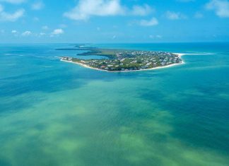 Ronioci spašeni nakon što ih je ostavio ronilački brod