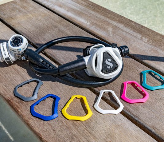 Scubapro C370 s izmjenjivim okvirima u boji